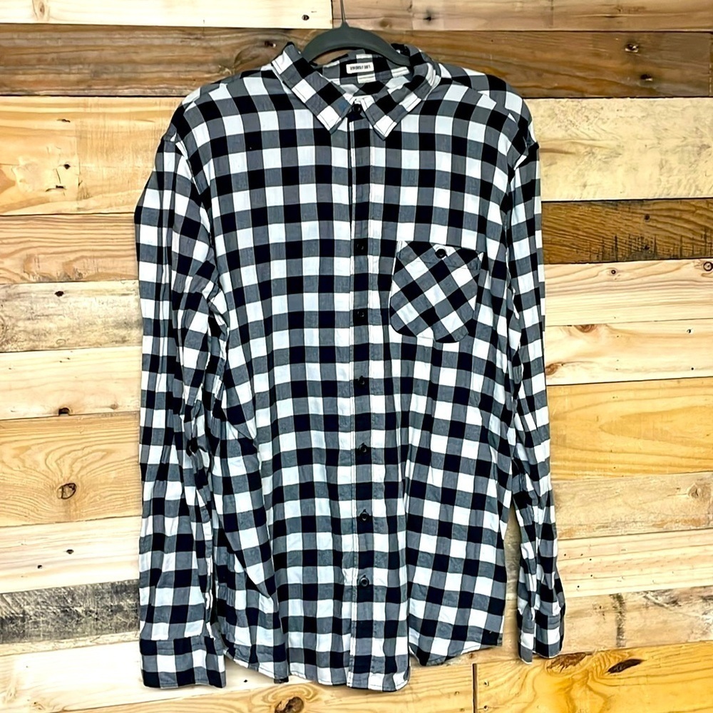 American Eagle size XLT black and white buffalo plaid button down shirt